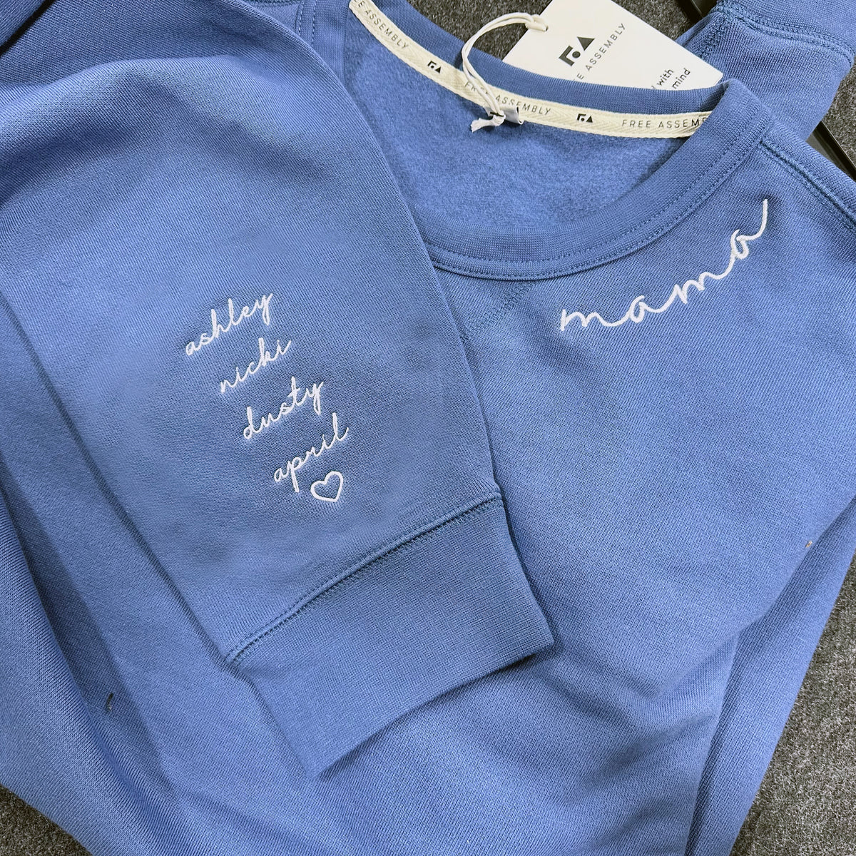 Mama Cursive Unisex Sweatshirt with Names