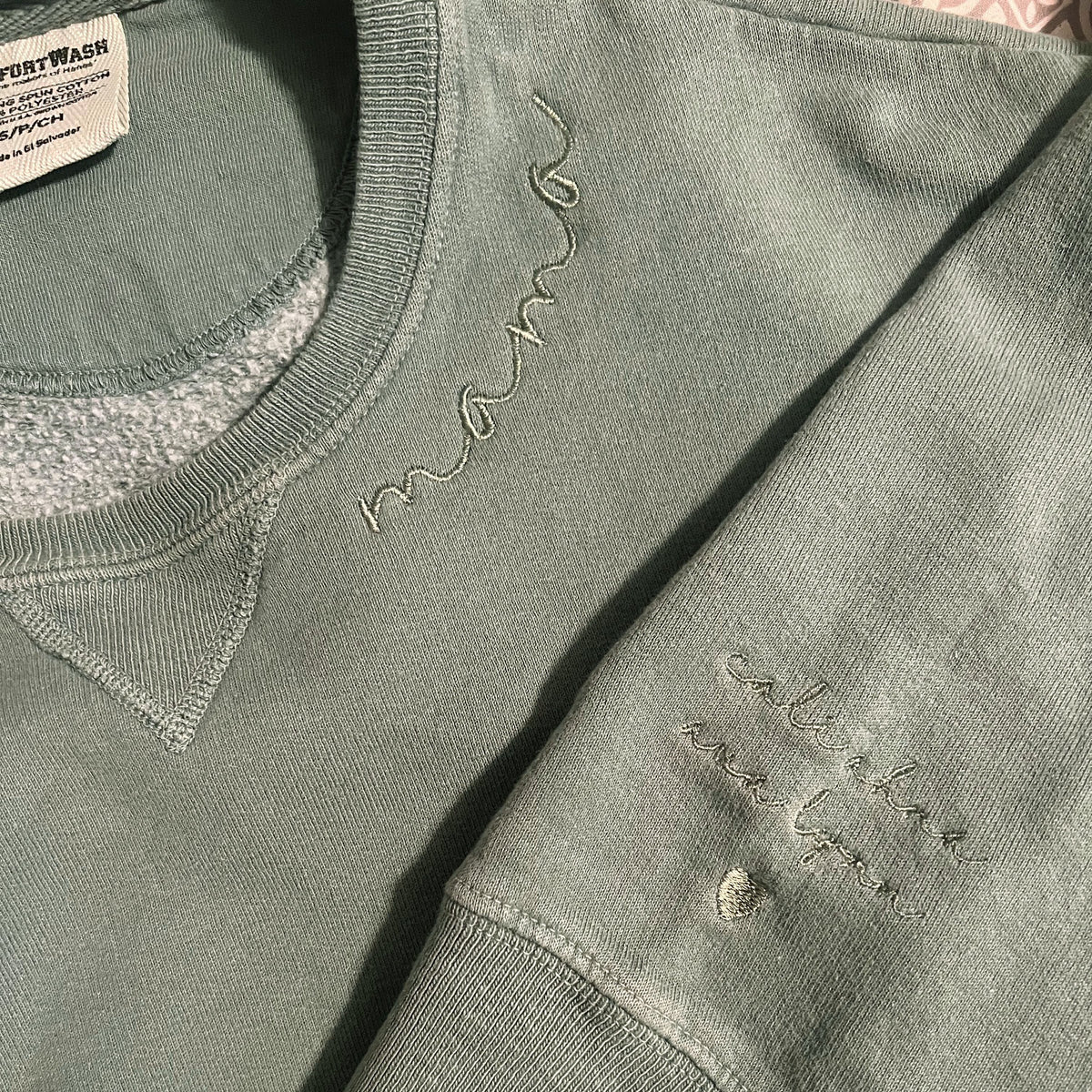 Mama Cursive Unisex Sweatshirt with Names